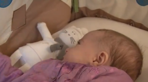 Prévention : Comment prévenir la mort subite du nourrisson (Vidéo)