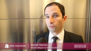 Benoît Hamon propose un délai d’un an pour changer d’assurance