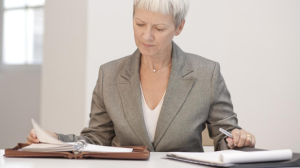 Trois mesures pour travailler au-delà de l’âge légal de départ à la retraite