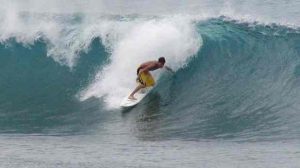 Sport : Comment sont couverts les surfeurs professionnels hors compétition ?