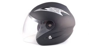 Assurance moto : Les risques en cas de défaut de stickers sur un casque