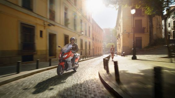 Bien s’équiper pour circuler en scooter