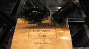 Insolite : Un homme d’affaire casse une bouteille à 64.000 euros qui n’était pas assurée