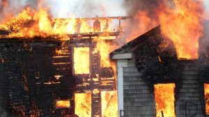 Assurance habitation : Avec l’été viennent les feux de forêts… et d’habitation