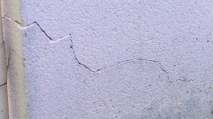 Assurance habitation / Sécheresse : Que faire lorsque les murs de votre maison se fissurent