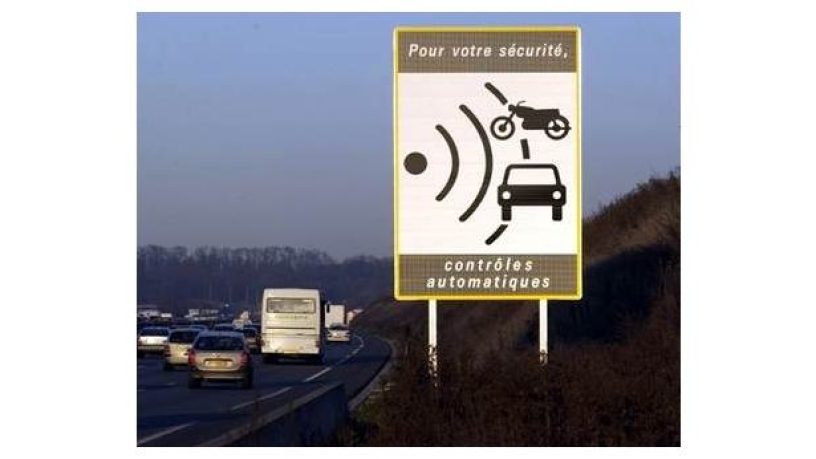 Sécurité Routière : Le premier panneau avertisseur de radar fixe supprimé