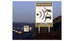 Sécurité Routière : Le premier panneau avertisseur de radar fixe supprimé