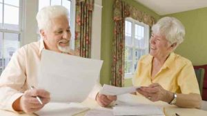 Assurance dépendance : choisir une maison de retraite pour un proche